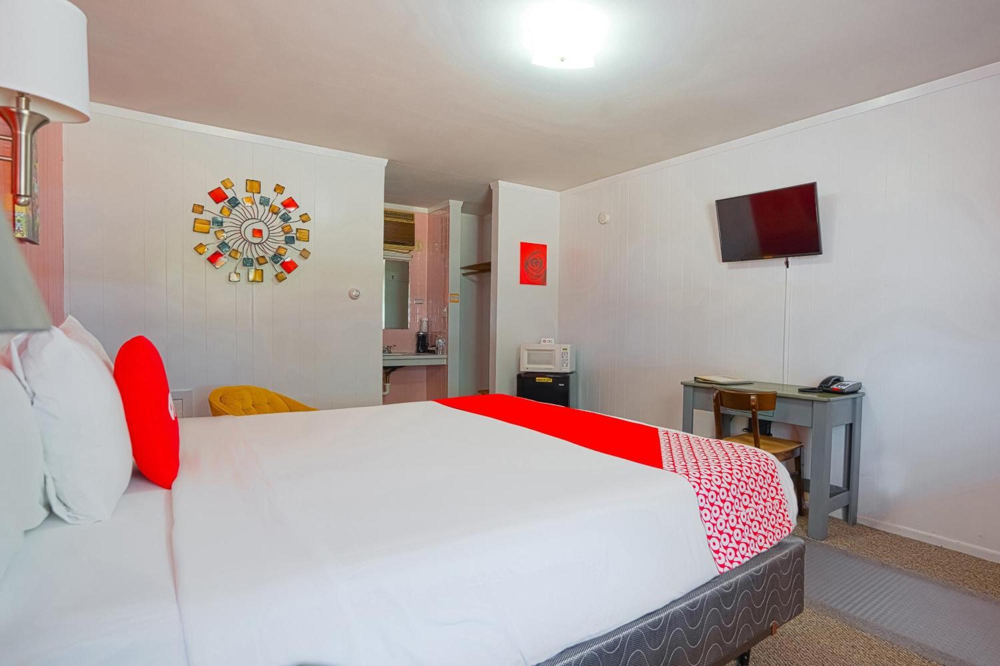 Oyo Hotel Lamberton Hwy 14 エクステリア 写真